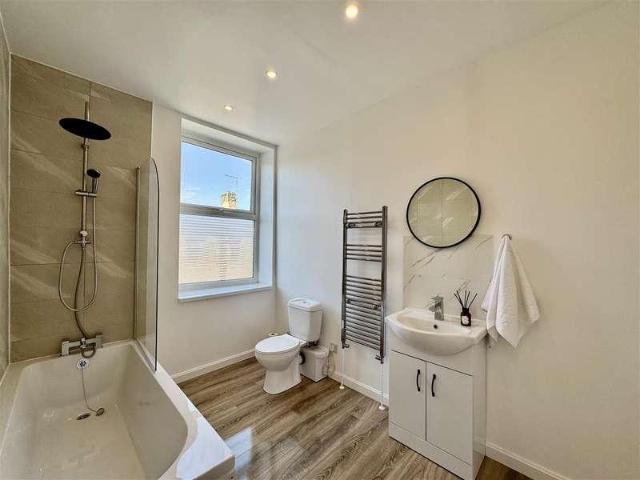 House for sale in Hillhouse, Almondbury