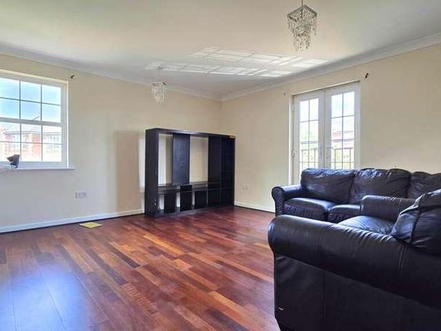 Flat for sale in Manor Park, Greater London