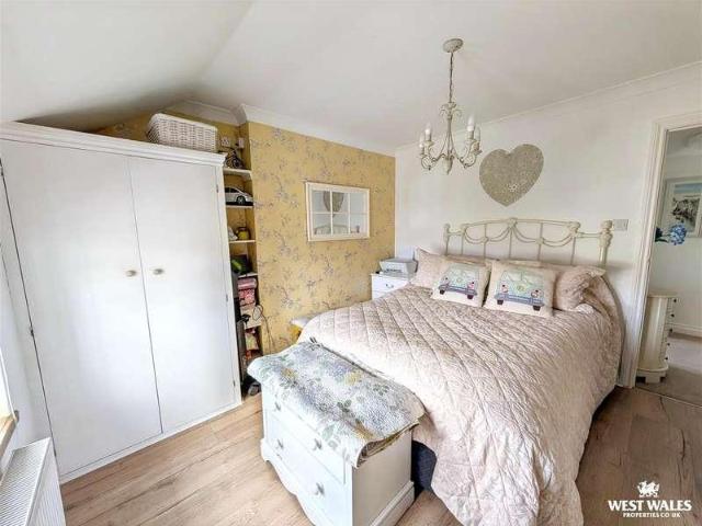 House for sale in Ferryside, Wales