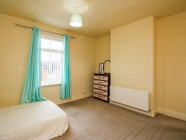 House for sale in Belle Isle, West Yorkshire