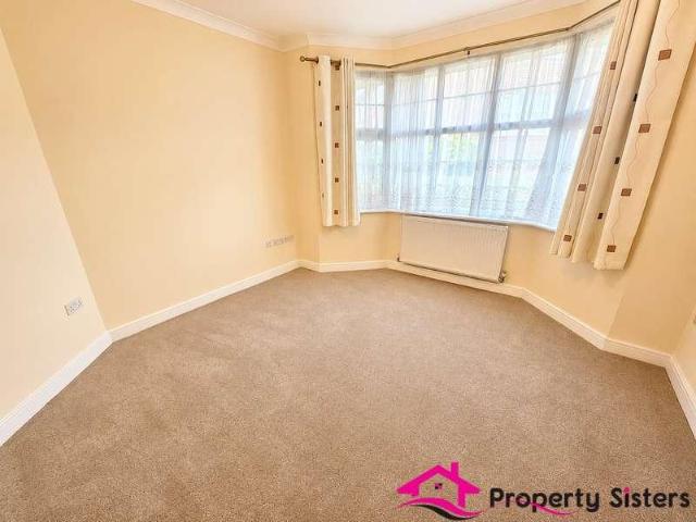 House for sale in Mill Hill, Greater London