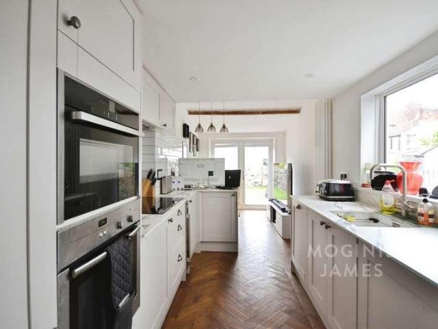 House for sale in Plasnewydd, Falcon Lodge