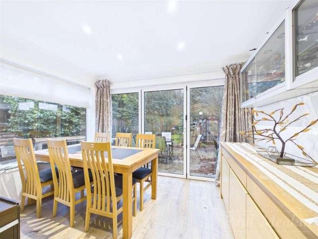 House for sale in London Borough of Croydon, Hillview
