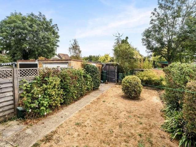 House for sale in Meath Green, Reigate and Banstead
