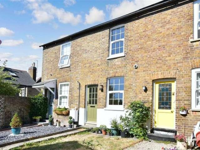 House for sale in The Butts, Kent