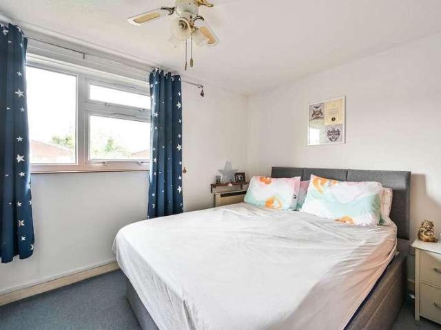 House for sale in Pachesham Park, Surrey