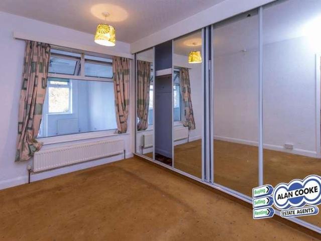 House for sale in Meanwood, West Yorkshire
