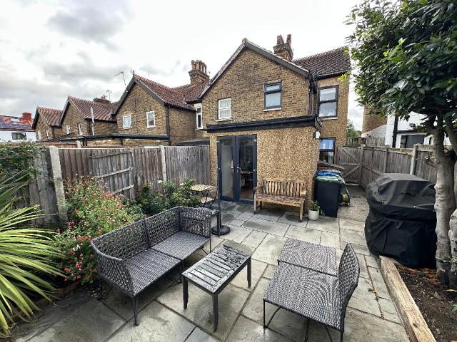 House for sale in Motspur Park, Greater London