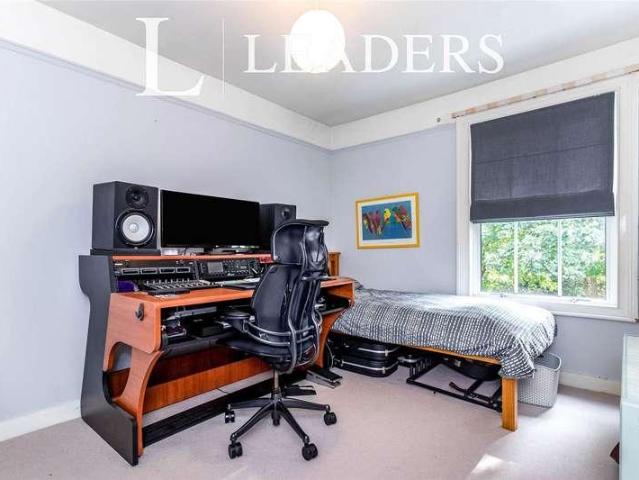 House for sale in Pachesham Park, Surrey