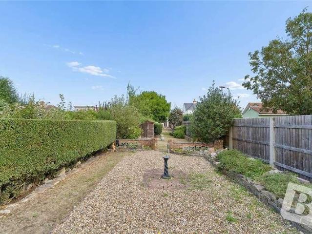 House for sale in Elm Park, Greater London