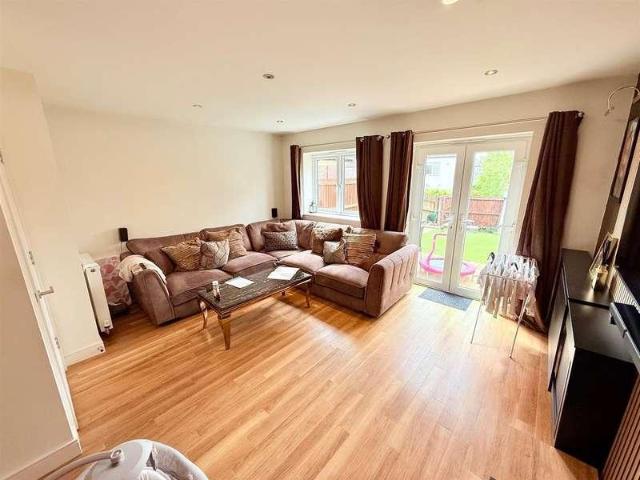 House for sale in Sewardstonebury, Epping