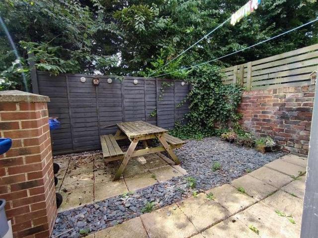 House for sale in Mapplewell, South Yorkshire