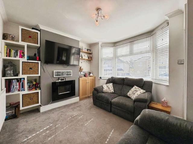 House for sale in Kingswood