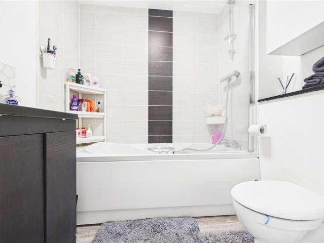 House for sale in Dee Park, Reading