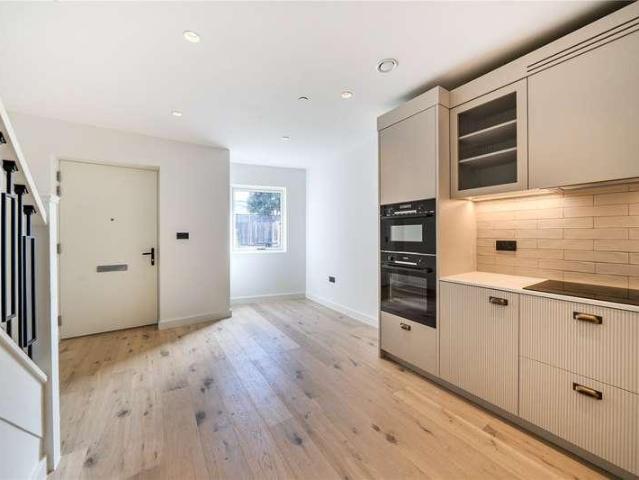 House for sale in Muswell Hill, Greater London