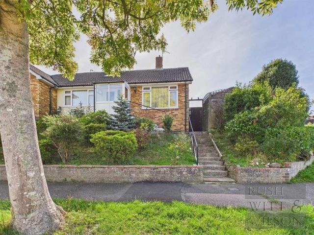 House for sale in Bohemia, Guestling Green