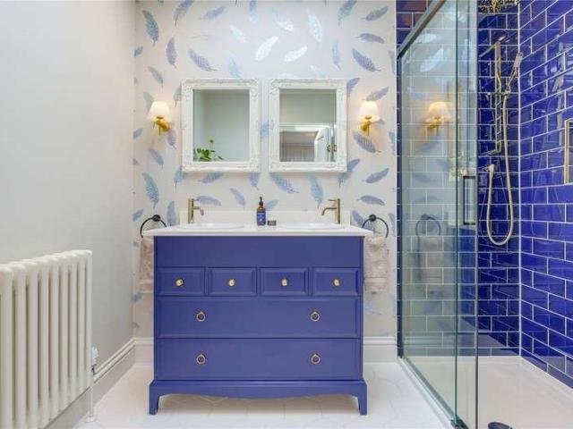 House for sale in Summerstown, Greater London