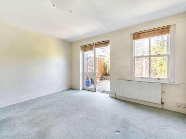 House for sale in Bromley-by-Bow, Bow