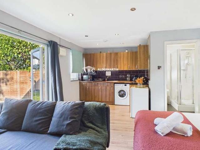Flat for sale in Hendon, Greater London
