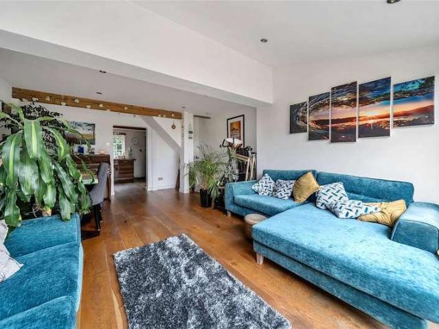 House for sale in Fole, Surrey