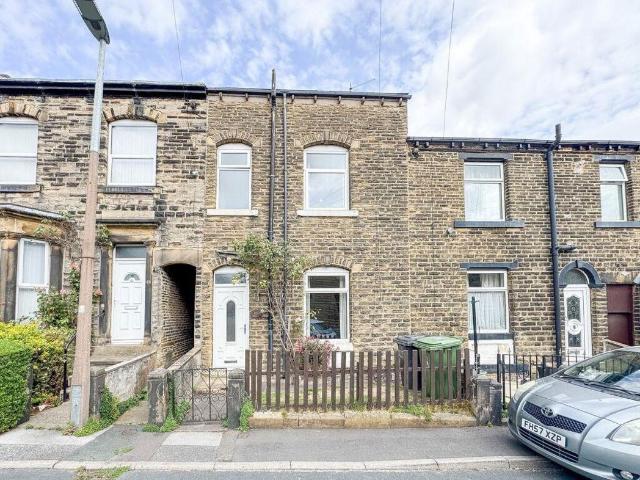 House for sale in Huddersfield, West Yorkshire