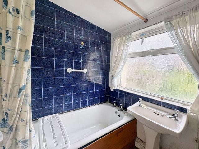 House for sale in Cimla, Neath
