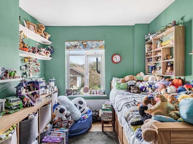 House for sale in Woodbridge Hill, Guildford