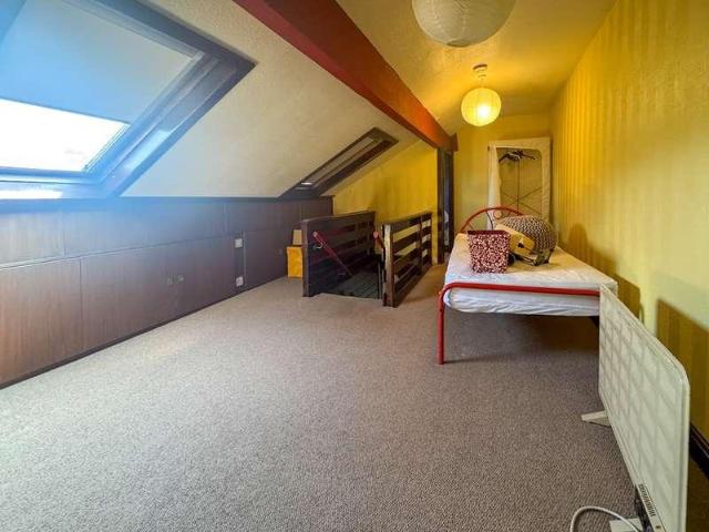 House for sale in Holmfirth, Honley
