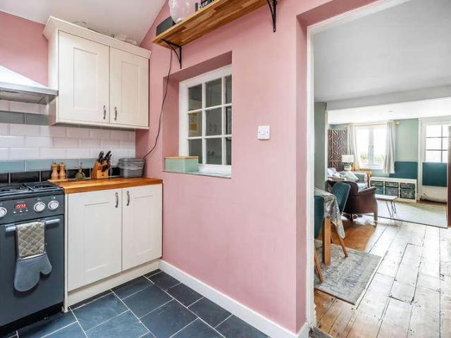 House for sale in Hillview, Surrey
