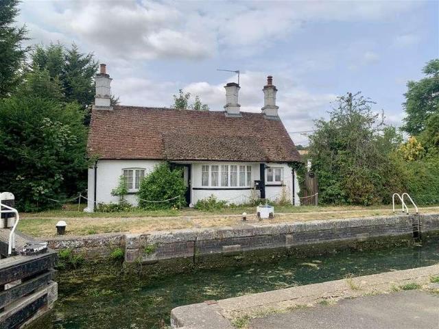 House for sale in Cow Roast, Pouchen End