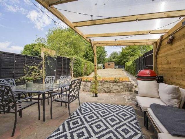 House for sale in The Butts, Kent