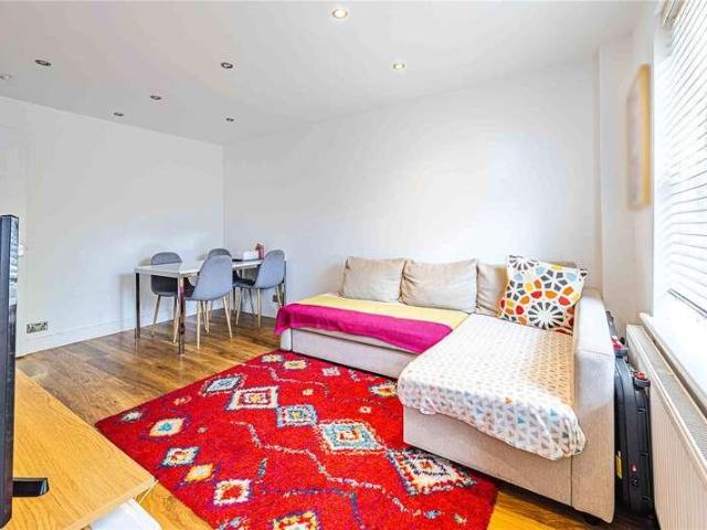 House for sale in Hunton Bridge, Three Rivers