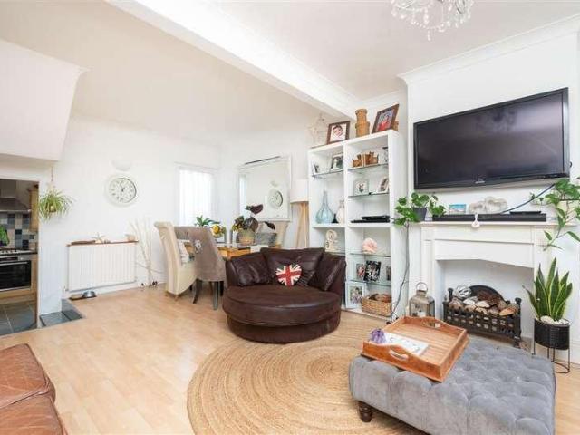 House for sale in Dartford, Sutton at Hone