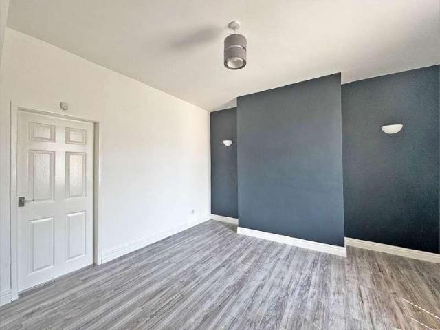 House for sale in Cowlishaw, Oldham