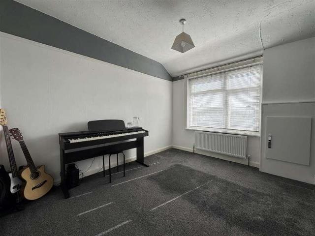 House for sale in Cheney Manor, Swindon