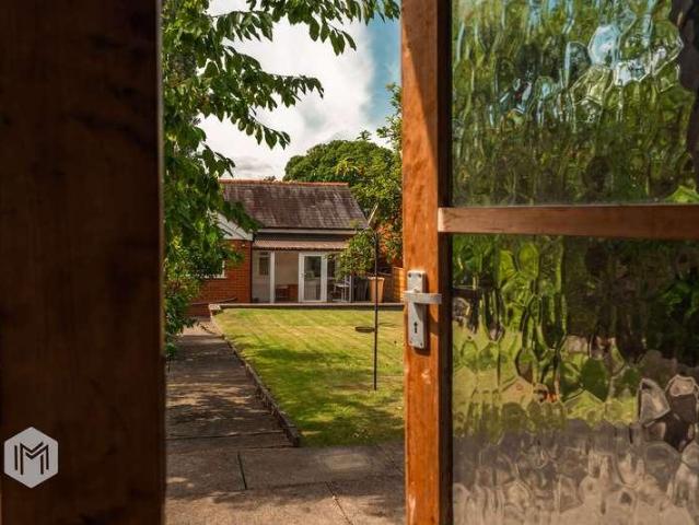 House for sale in Bradshaw, Lee Bank