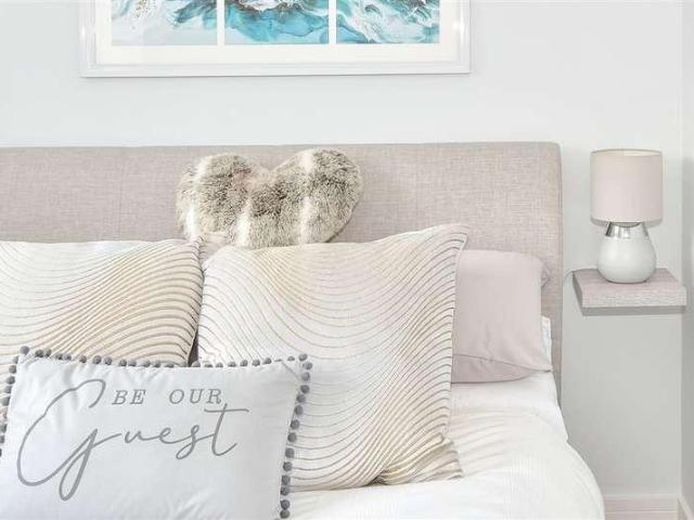 House for sale in Hillview, Surrey