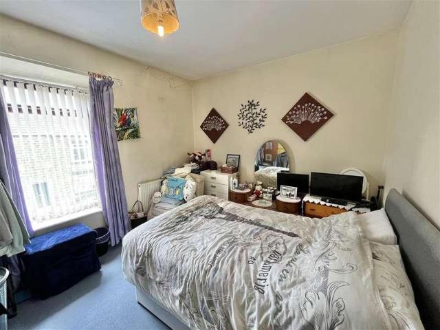 House for sale in Charlesworth, East Midlands