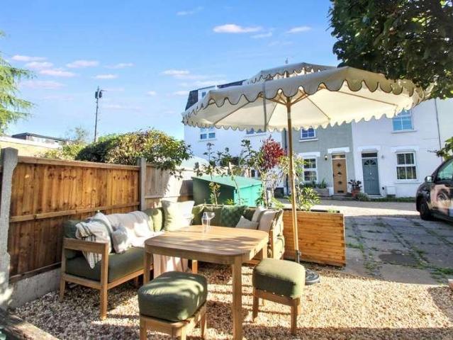 House for sale in London Borough of Redbridge, Greater London