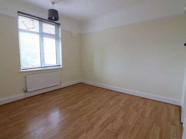 House for sale in Spring Park, Luton