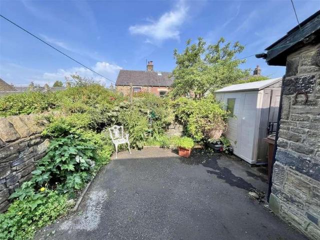House for sale in Whitfield, Charlesworth