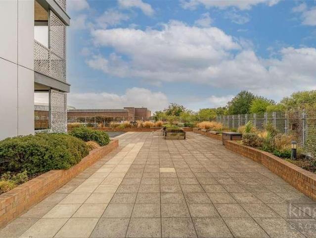 Flat for sale in Upper Edmonton, Greater London