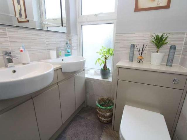 House for sale in Dixons Green, West Midlands