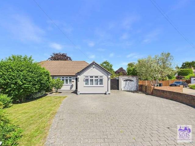 House for sale in Longfield and New Barn, Monks Orchard