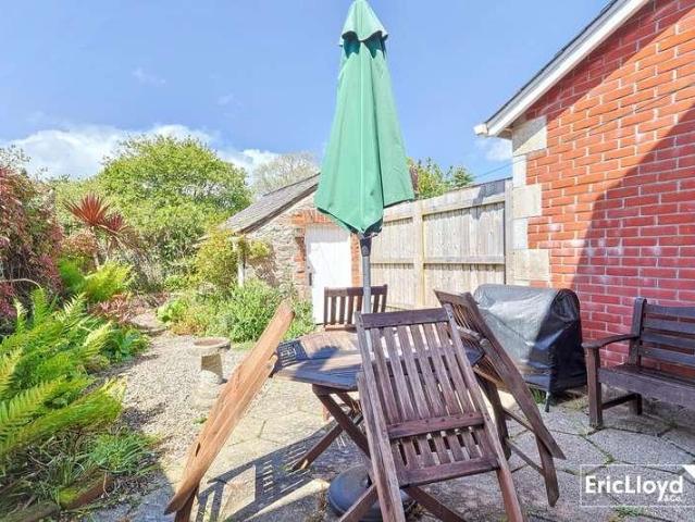 House for sale in Broadsands