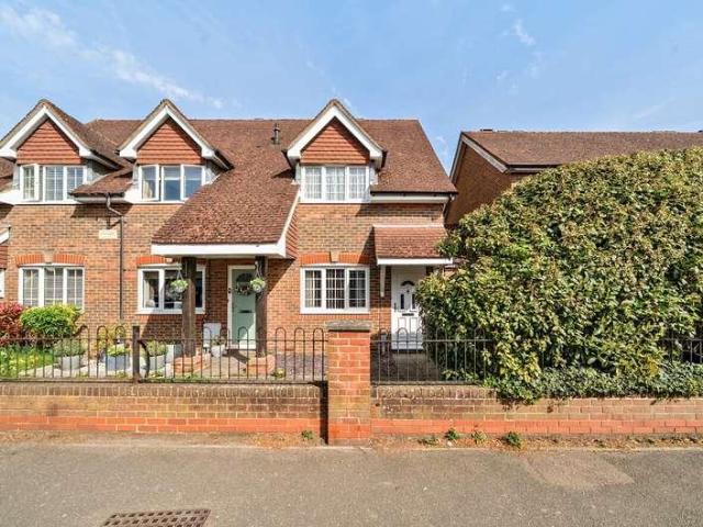House for sale in Hillview, Surrey