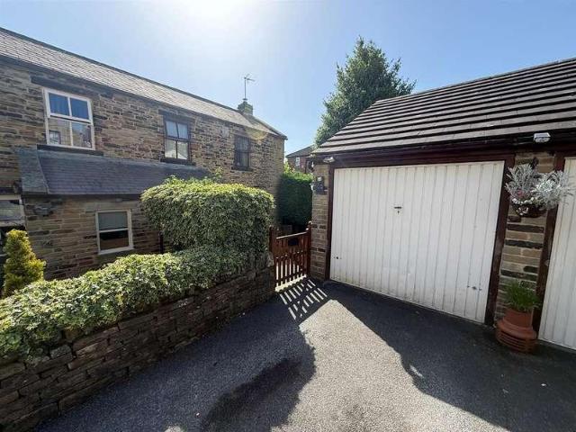 House for sale in Greengates, West Yorkshire