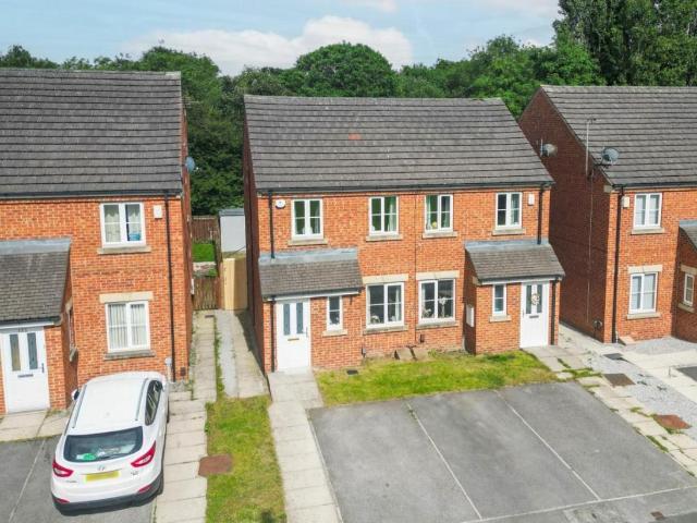 House for sale in Scholes, West Yorkshire