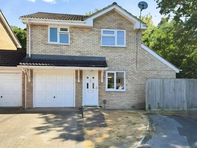 House for sale in Woodley