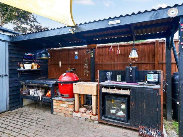 House for sale in Frogmore, Hart